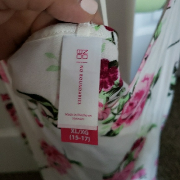 Floral Top - Picture 3 of 3